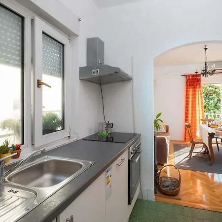 Sunny Seaside Appartement Jesenice (Split-Dalmatia)
