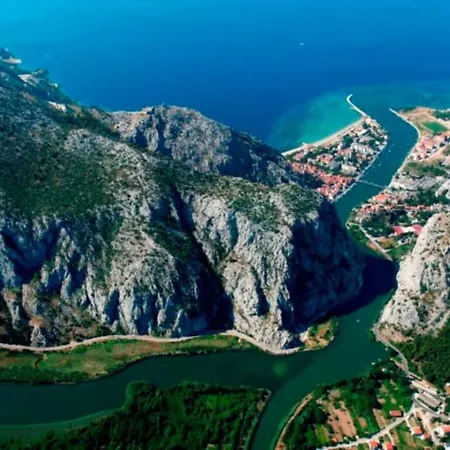 Sunny Seaside * Jesenice (Split-Dalmatia)